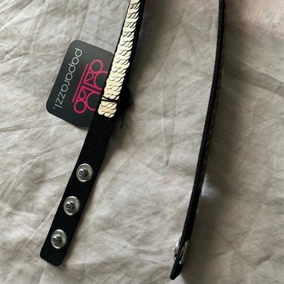 Paparazzi gold sequin bracelet - Picture 3 of 4